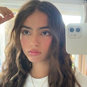 Meet your Posher, Hope